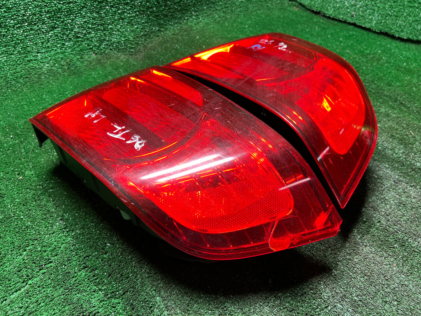 Tail Lights Left Right Pair Set Fits 2004-2006 Acura TL OEM